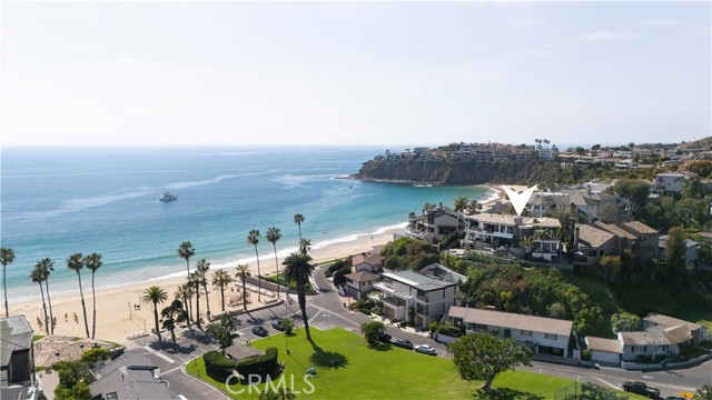 86 Emerald Bay, Laguna Beach CA: https://media.crmls.org/medias/75377c86-e36e-4dbf-bd71-fcf60433f667.jpg