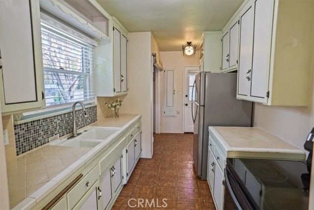 Detail Gallery Image 7 of 28 For 22573 Arriba Dr, Saugus,  CA 91350 - 4 Beds | 2 Baths