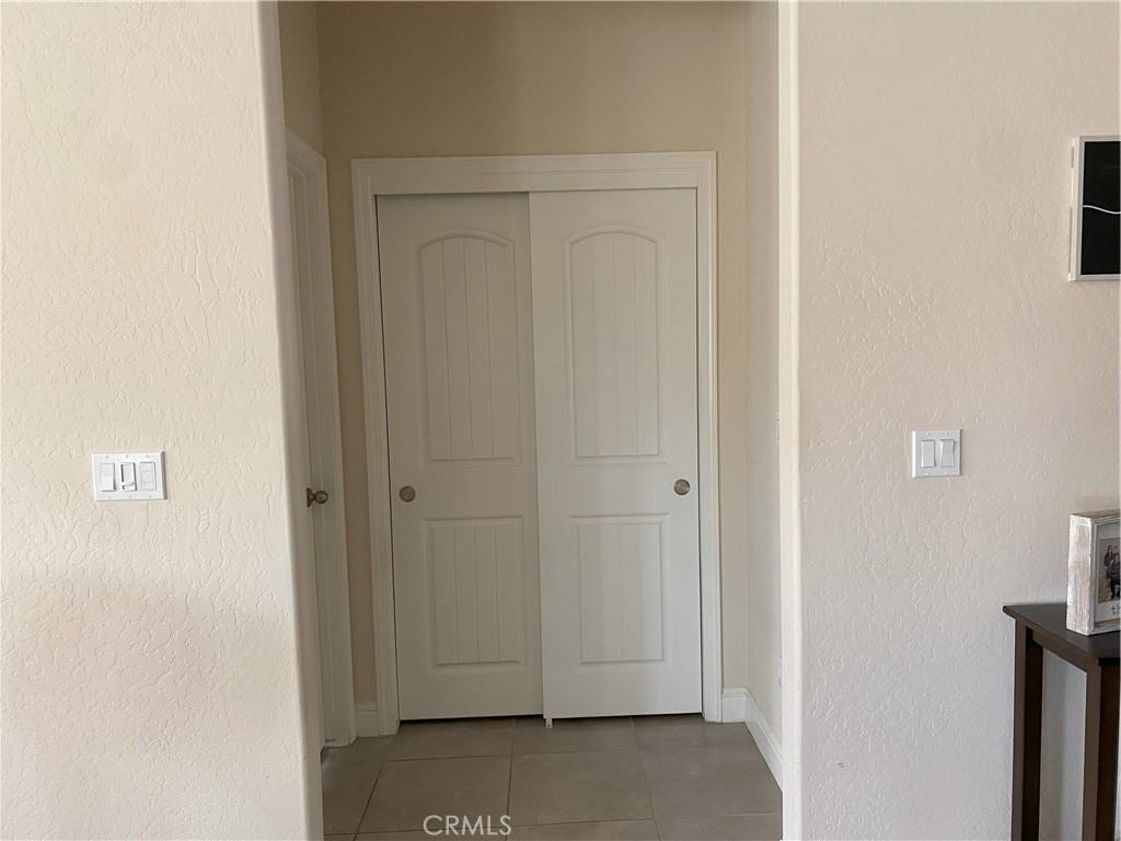 https://media.crmls.org/medias/75391aa3-75ed-4efb-ad1a-9afe9d0eb870.jpg?preset=X-Large