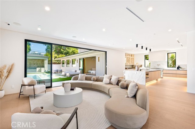 Detail Gallery Image 10 of 56 For 16728 Morrison St, Encino,  CA 91436 - 7 Beds | 6/1 Baths