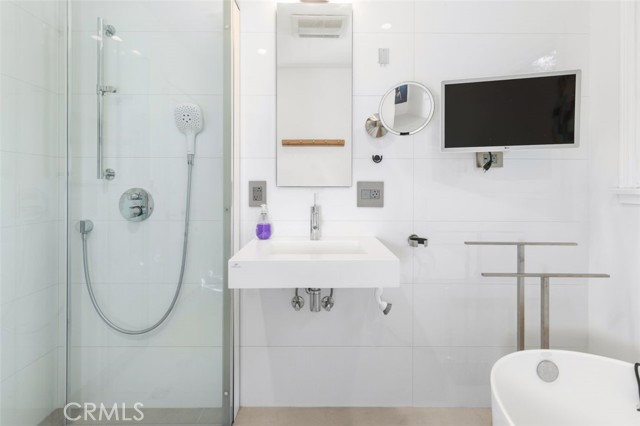 Detail Gallery Image 23 of 37 For 738 Stonehurst Dr, Altadena,  CA 91001 - 2 Beds | 1 Baths