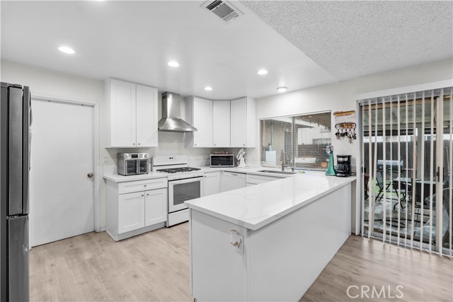 Detail Gallery Image 11 of 28 For 554 W Mariposa, Rialto,  CA 92376 - 4 Beds | 2 Baths