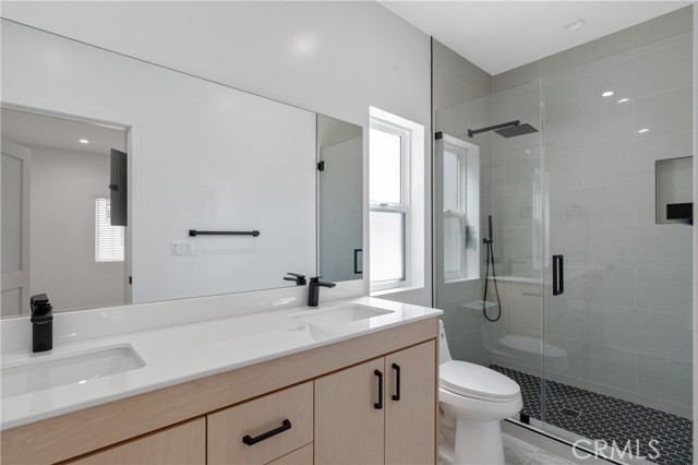 11142 Woodley Avenue, Granada Hills CA: https://media.crmls.org/medias/753a7e02-2220-4f24-b160-7e0b64a625e1.jpg