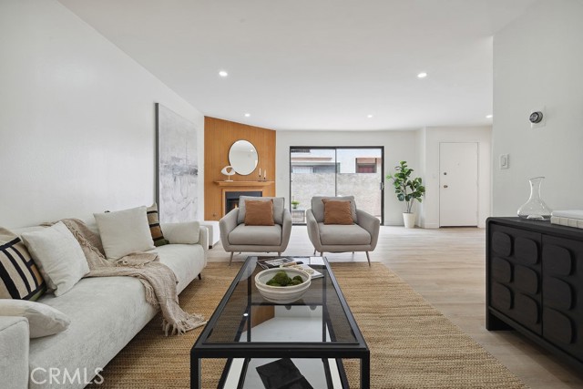 Detail Gallery Image 7 of 39 For 6101 Fulton Ave #8,  Van Nuys,  CA 91401 - 2 Beds | 3 Baths