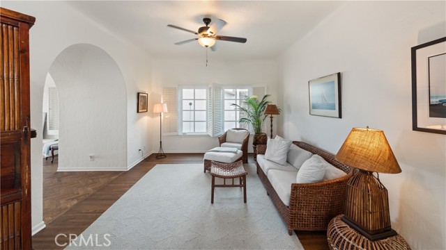 1305 E Balboa Boulevard, Newport Beach CA: https://media.crmls.org/medias/753c7369-c1e2-462b-adf1-b2a790659502.jpg
