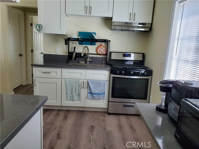 231 W 28th, Los Angeles CA: https://media.crmls.org/medias/753cbba1-2fcb-4c00-aa7b-9bf874302b62.jpg