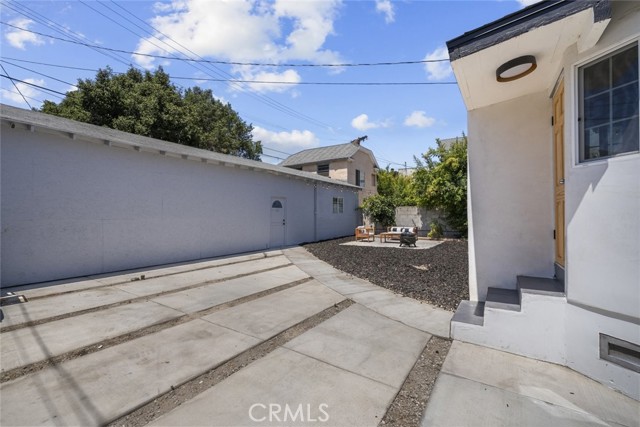 1727 N Kenmore Avenue, Los Angeles CA: https://media.crmls.org/medias/753d0e20-ca20-4c8f-bcc0-43e6c603c52b.jpg