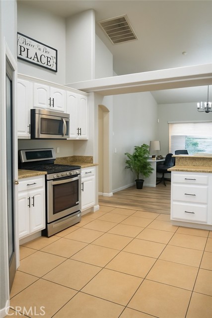 Detail Gallery Image 10 of 36 For 8826 Avenal St, Phelan,  CA 92371 - 4 Beds | 2/1 Baths