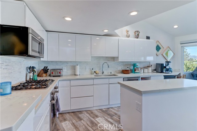 Detail Gallery Image 21 of 75 For 134 Crescent Bay Dr, Laguna Beach,  CA 92651 - 4 Beds | 3/1 Baths