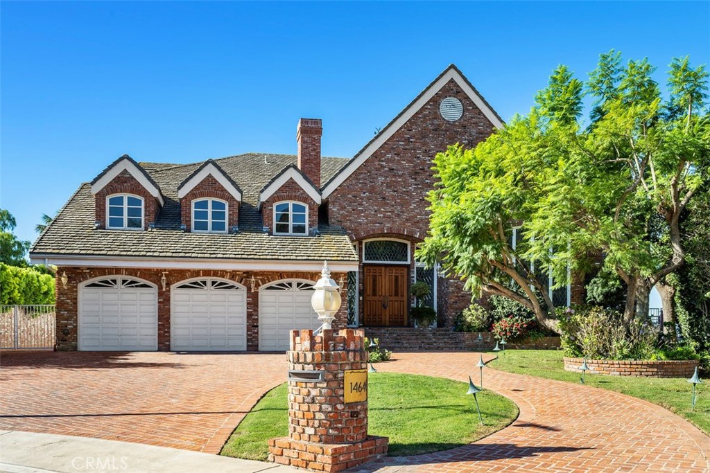 1464 Via Cresta — Custom Built,English