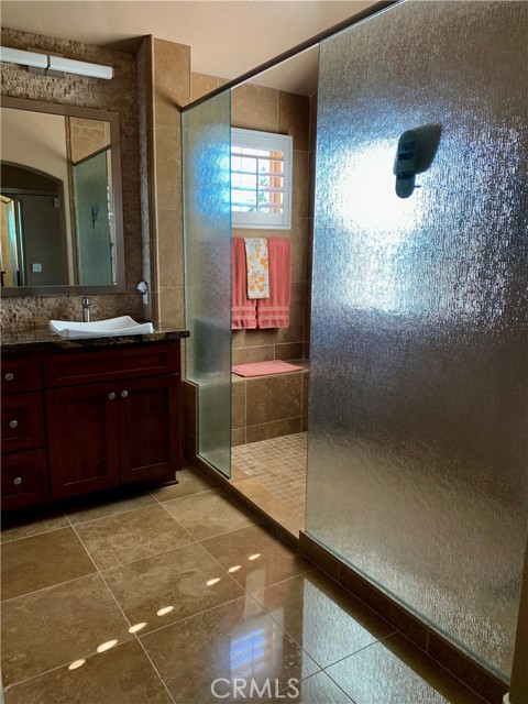 16 Teramo Court, Newport Coast CA: https://media.crmls.org/medias/753e691e-117e-4692-b80f-96ddaff74eff.jpg