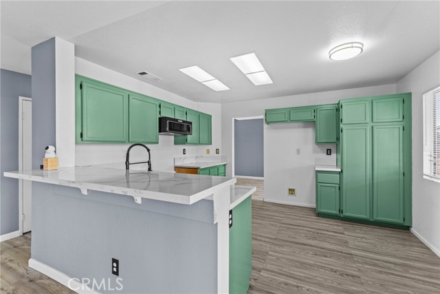 Detail Gallery Image 13 of 69 For 13806 Salado, Victorville,  CA 92392 - 4 Beds | 3 Baths