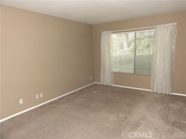 Detail Gallery Image 13 of 21 For 337 Fox Hills Dr, Thousand Oaks,  CA 91361 - 4 Beds | 2/1 Baths