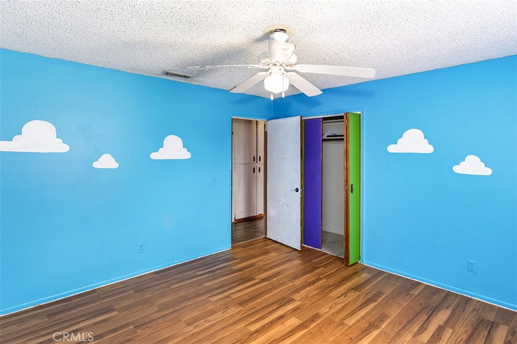 https://media.crmls.org/medias/7540e6ee-cfee-4459-bd8d-dcf6486b2281.jpg?preset=X-Large