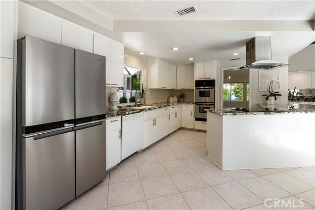 6065 Saint Augustine Drive, Riverside CA: https://media.crmls.org/medias/7540fffd-5b3a-44d4-9869-e2665874b8ba.jpg