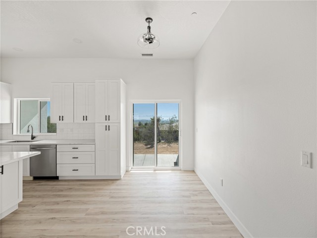 Detail Gallery Image 10 of 41 For 16970 Tokata Rd, Apple Valley,  CA 92307 - 3 Beds | 2 Baths