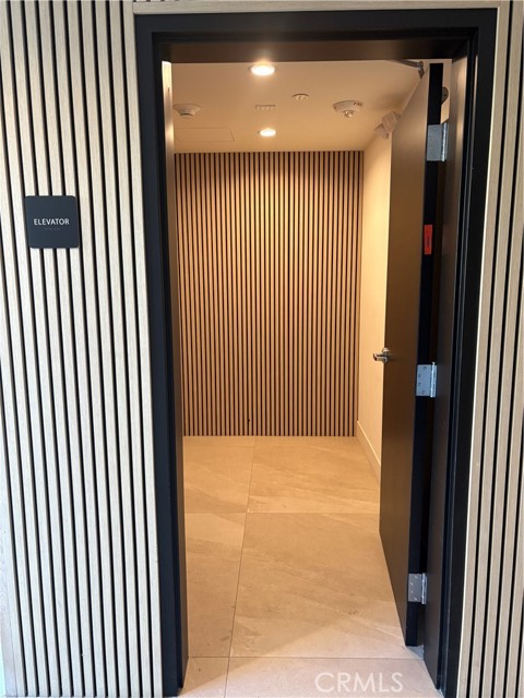 Detail Gallery Image 5 of 49 For 10352 Riverside #201,  Toluca Lake,  CA 91602 - 3 Beds | 3 Baths