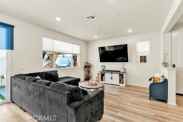 Detail Gallery Image 7 of 46 For 28175 Ashtree St, Temecula,  CA 92591 - 3 Beds | 2/1 Baths