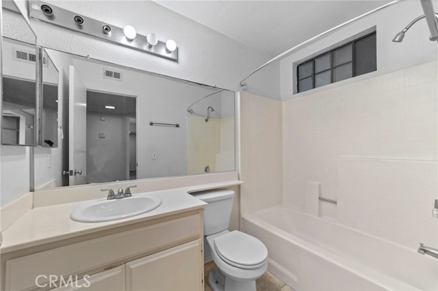 202 Evergreen Court, Azusa CA: https://media.crmls.org/medias/7543af0f-d928-49ad-82a1-04d54fd04900.jpg