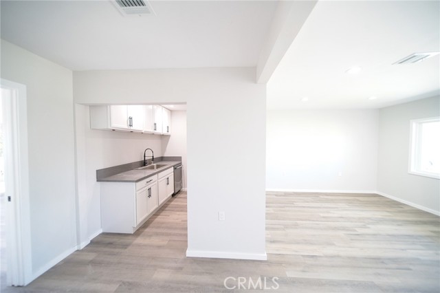 1336 W 118th Street, Los Angeles CA: https://media.crmls.org/medias/7543c739-4281-4c19-9bba-fe0a82303b43.jpg
