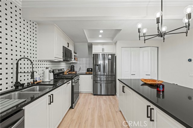 Detail Gallery Image 6 of 54 For 8601 Sunland #37,  Sun Valley,  CA 91352 - 3 Beds | 1/1 Baths