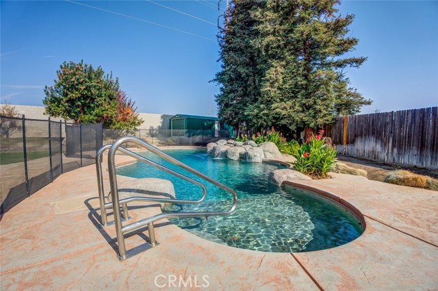 Detail Gallery Image 8 of 53 For 10500 Vista Bonita Dr, Bakersfield,  CA 93311 - 3 Beds | 2 Baths