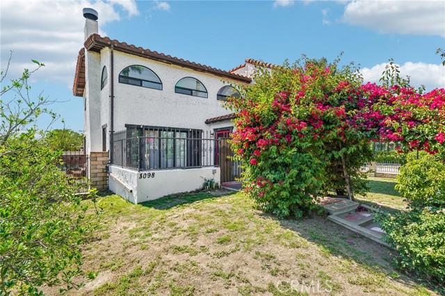 3098 N Arrowhead Avenue, San Bernardino CA: https://media.crmls.org/medias/754519e3-cdaa-4354-ae6a-d60a8caee695.jpg