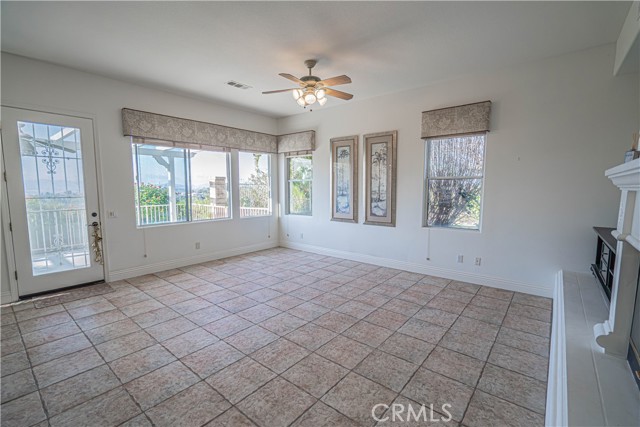 Detail Gallery Image 8 of 45 For 22440 Skylake Pl, Saugus,  CA 91390 - 5 Beds | 3/1 Baths