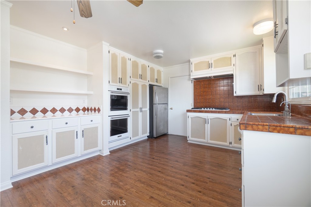 MLS #OC25162485 img 9