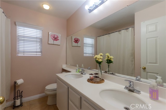 17581 Cedarwood Drive, Riverside CA: https://media.crmls.org/medias/7546eaef-f031-43c6-b180-273fbb34b82d.jpg