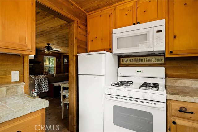 Detail Gallery Image 12 of 22 For 33400 Bluebird Dr, Green Valley Lake,  CA 92341 - 1 Beds | 1 Baths