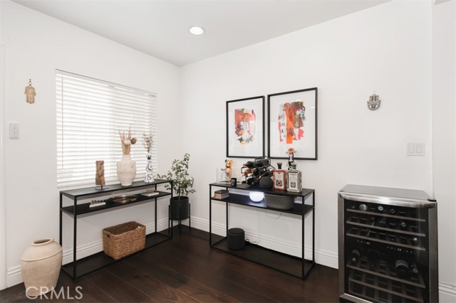 Detail Gallery Image 5 of 36 For 19545 Calvert St, Tarzana,  CA 91335 - 5 Beds | 2/1 Baths