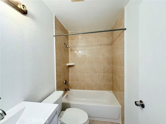 Detail Gallery Image 8 of 12 For 322 West Ave 38 #G,  Los Angeles,  CA 90065 - 2 Beds | 1 Baths