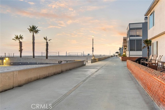 2 2nd Street, Hermosa Beach, California 90254, ,Residential Income,For Sale,2nd Street,SB25041878