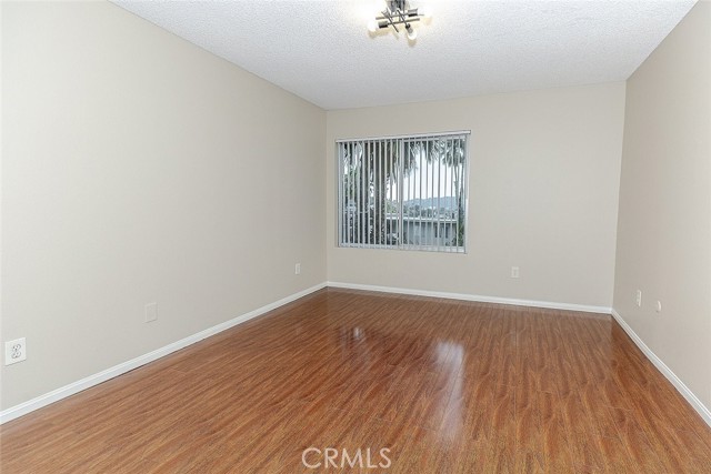 1517 E Garfield Avenue, Glendale CA: https://media.crmls.org/medias/7549020b-5248-4722-96a2-2c2c0d7e8c11.jpg