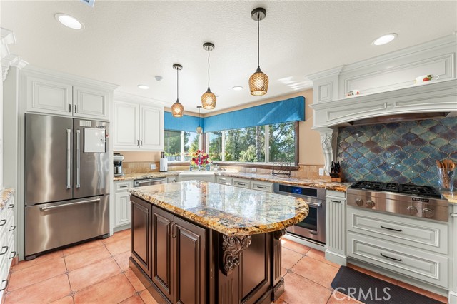 1632 Country Club Drive, Redlands CA: https://media.crmls.org/medias/754942e1-79a5-45ff-82d7-762eb5ae405a.jpg