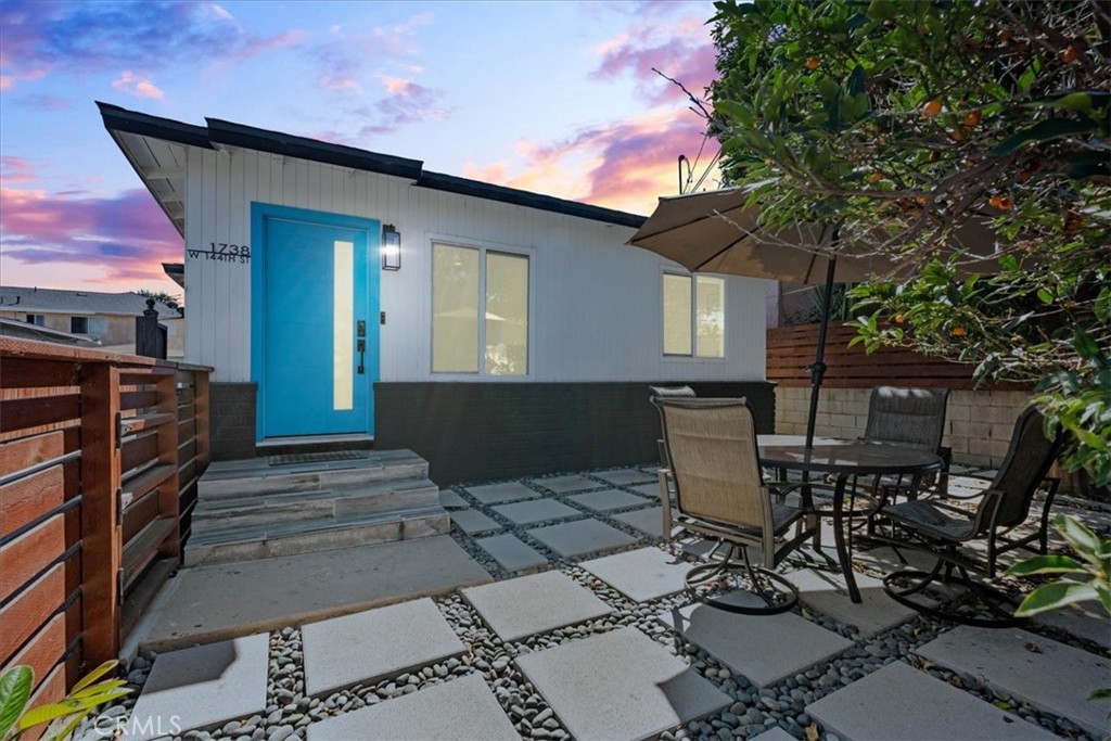 1736 W 144th