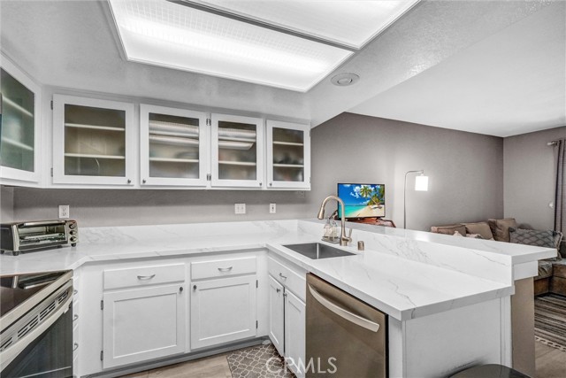 192 S Cross Creek Road, Orange CA: https://media.crmls.org/medias/754a5d33-ead9-42c0-97ec-a25a4b13e428.jpg