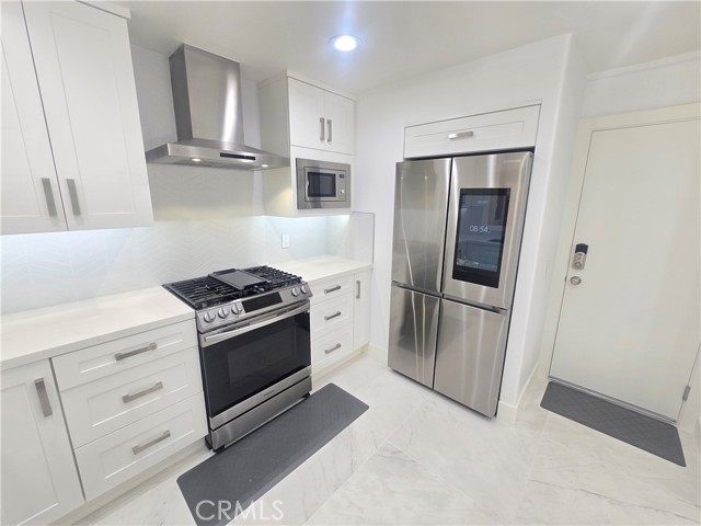 2524 Elden Avenue, Costa Mesa CA: https://media.crmls.org/medias/754a5ed5-93ba-4008-8dc0-3af127174289.jpg