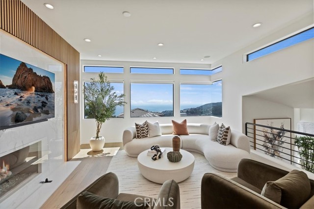 Detail Gallery Image 18 of 53 For 1425 Skyline, Laguna Beach,  CA 92651 - 4 Beds | 3/1 Baths