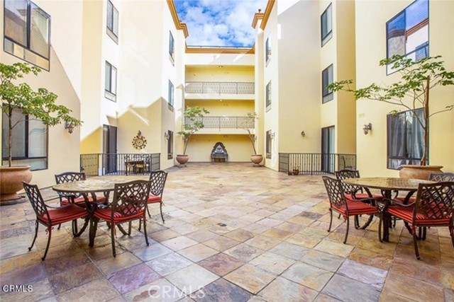 6938 Laurel Canyon Boulevard, North Hollywood CA: https://media.crmls.org/medias/754a7765-a2c1-4a68-a4a6-756b2cbfbefb.jpg