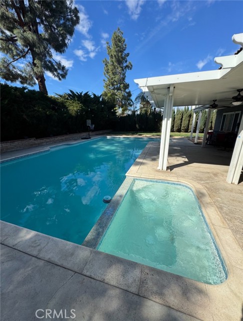 6801 Rycroft Drive, Riverside CA: https://media.crmls.org/medias/754b9373-d5e0-461d-abab-454fb39559cd.jpg