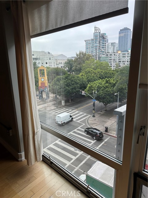 645 W 9th Street, Los Angeles CA: https://media.crmls.org/medias/754c7a37-d384-4062-9314-2f1a21e346de.jpg
