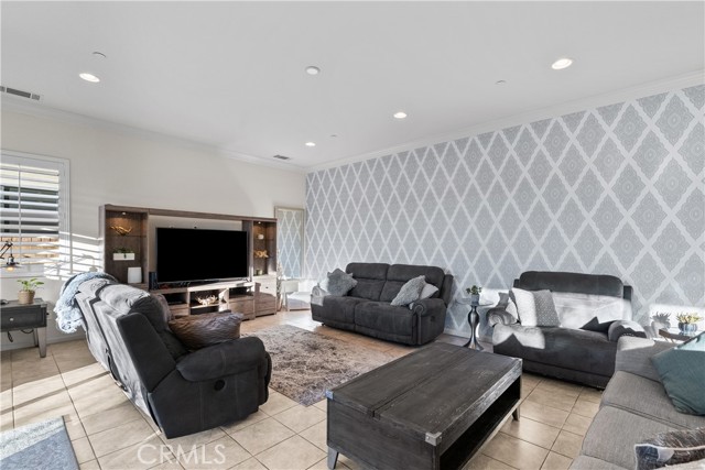 Detail Gallery Image 12 of 73 For 27601 Skylark Ln, Saugus,  CA 91350 - 6 Beds | 5/1 Baths