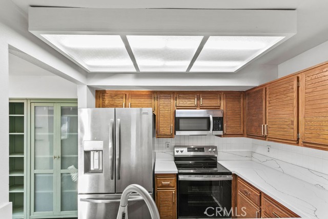 Detail Gallery Image 4 of 13 For 25761 Le Parc, Lake Forest,  CA 92630 - 2 Beds | 1/1 Baths