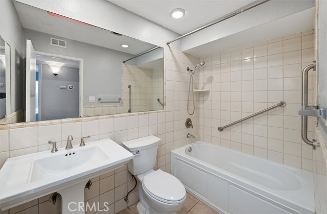 Detail Gallery Image 22 of 29 For 5700 Etiwanda Ave #154,  Tarzana,  CA 91356 - 3 Beds | 2 Baths