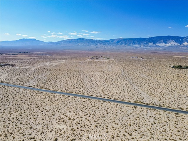 37898 Old Woman Springs Road, Lucerne Valley CA: https://media.crmls.org/medias/754e617d-b1e0-4ec6-a152-7343390504cc.jpg