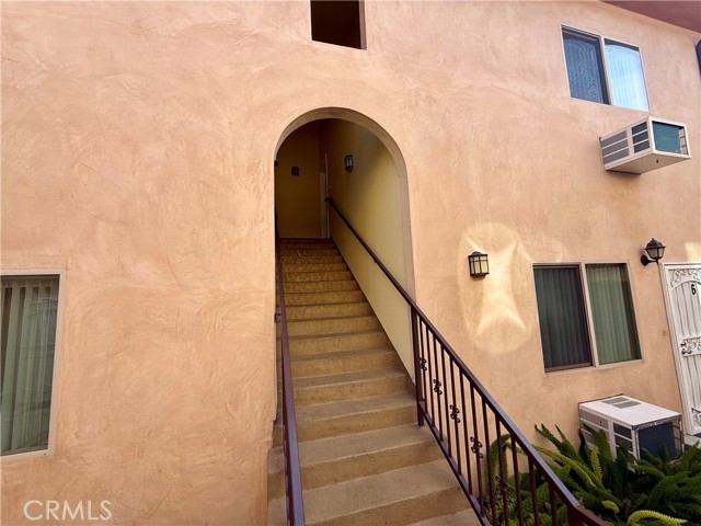 Detail Gallery Image 6 of 30 For 6917 Woodman Ave #7,  Van Nuys,  CA 91405 - 2 Beds | 1 Baths