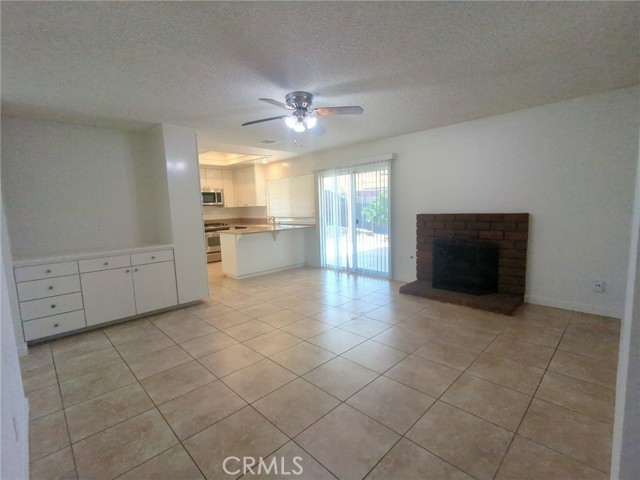 270 W Campus View Drive, Riverside CA: https://media.crmls.org/medias/754e8c3b-e18c-493e-a51b-90a34dd8471c.jpg