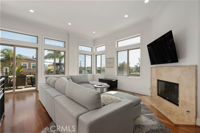 Detail Gallery Image 19 of 43 For 619 10th St, Hermosa Beach,  CA 90254 - 4 Beds | 3/1 Baths